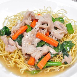 บะหมี่กรอบราดหน้าหมู - ธนพล ราดหน้า-สุกี้เคี้ยงเอมไพร์
