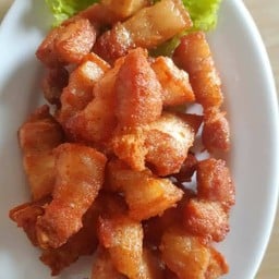 สามชั้นทอดน้ำปลา