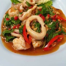 ผัดกระเพราทะเล (กับข้าว)