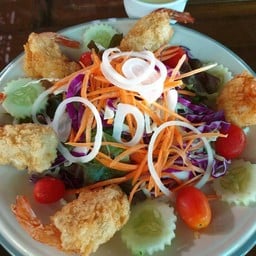 สลัดกุ้งทอด