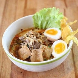 ยำมี YUM ME  มหาวิทลัยนเรศวร ประตู 5