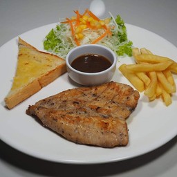 สเต็กไก่นุ่มซอสพริกไทยดำ