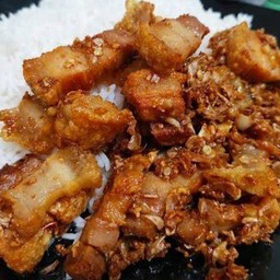 ข้าวราดหมูกรอบทอดกระเทียม