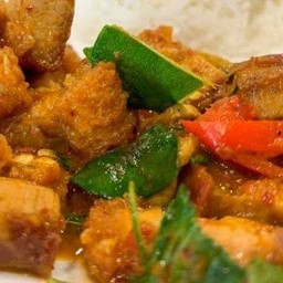 ข้าวราดพริกแกงหมูกรอบ