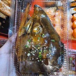 หัวปลาแซลมอนย่างซีอิ๊ว