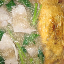 ราดหน้าเส้นหมี่หมกไข่