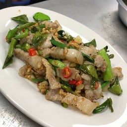 หมูสามชั้นผัดพริกขี้หนู