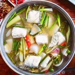 ต้มส้มปลากะพงใบมะขามอ่อน (หม้อ)