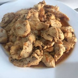 ผัดกระเทียมพริกไทย