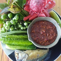 น้ำพริกกะปิ ผักจิ้ม ปลาทูทอด ซื้อ1แถม1