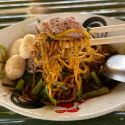 ก๋วยเตี๋ยวเรือต้นมะขามใหญ่