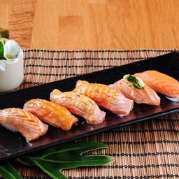 ซูชิหน้าแซลมอน M16