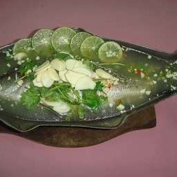 ปลากระพงนึ่งมะนาว