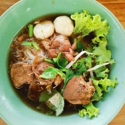 ก๋วยเตี๋ยวหมูตุ๋นน้ำพะโล้