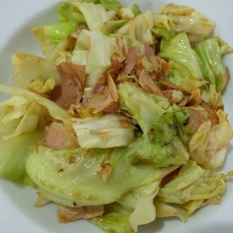 ข้าวราดผัดกะหล่ำปลีน้ำมันหอย