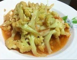 ข้าวราดผัดดอกกะหล่ำน้ำมันหอย