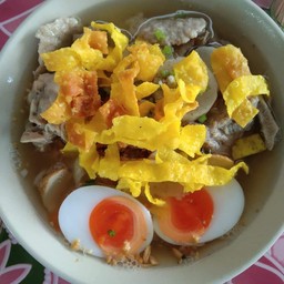 ก๋วยเตี๋ยวต้มยำพิเศษ. 