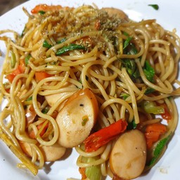 สปาเก็ตตี้ผัดขี้เมาไส้กรอก