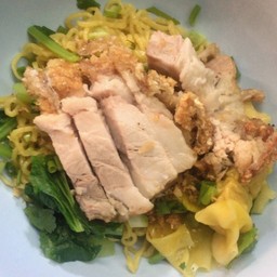 บะหมีหมูกรอบ
