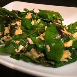 ใบเหรียงผัดไข่