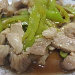 ผัดพริกอ่อนหมูชิ้น