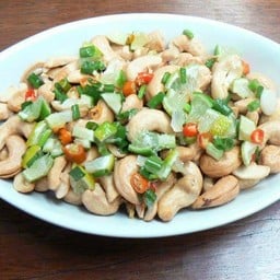 ยำเม็ดมะม่วงหิมพานต์