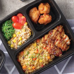 Donburi Set 1 - ข้าวผัดญี่ปุ่น + หมูทงคัตสึราดซอส + สลัด + ซุปมิโซะ + ไก่คาราเกะ