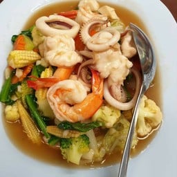 ผัดผักรวมมิตรทะเล