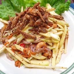 ยำมะม่วงปลากรอบ