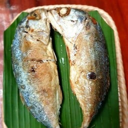 ปลาทูทอด 2 ตัว