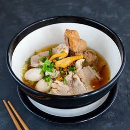 ก๋วยเตี๋ยวเคาะระฆังน้ำแดงกระดูกเล้ง