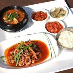 Set A หมึกผัดซอสพริกเผ็ดเกาหลี