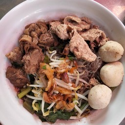 ก๋วยเตี๋ยวเรือน้ำตกหมู - หมูสด+ลูกชิ้น+หมูตุ๋น