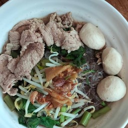 ก๋วยเตี๋ยวเรือน้ำตกหมู - หมูสด+ลูกชิ้น