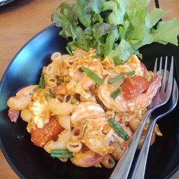 ผัดมักกะโรนีกุ้ง