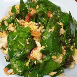 ใบเหลียงผัดไข่ใส่กุ้งแห้ง