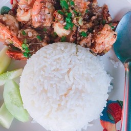 ทอดกระเทียมพริกไทยราดข้าว