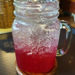 น้ำแดงโซดา