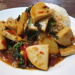 กะเพราหมูยอ ราดข้าว