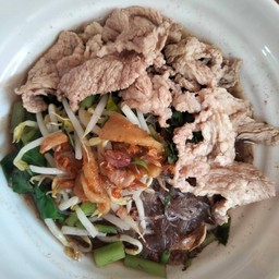 ก๋วยเตี๋ยวเรือน้ำตกหมู ใส่หมูสดอย่างเดียว