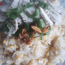 ปลาไข่ & แซลม่อนทอด เอื้ออาทรคลองถนน