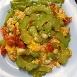 มะระผัดไข่ใส่กุ้งแห้ง