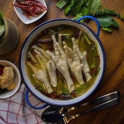 ต้มส้มตีนไก่