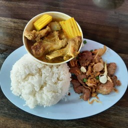 ข้าวหมูทอด+แกงส้มซี่โครงอ่อนยอดมะพร้าว