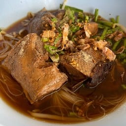 ครัวบ้านกะเพรา ซอยหมอย้อย