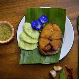 ทอดปลาอินทรีย์แดดเดียว