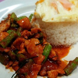 พริกแกงหมูชิ้นไข่ดาว