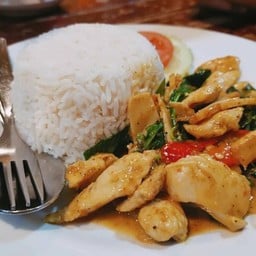 ข้าวราดผัดเครื่องแกง