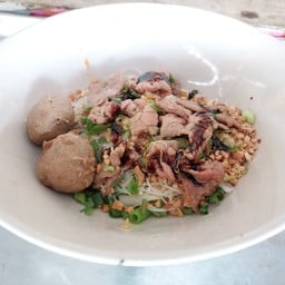 ก๋วยเตี๋ยวแห้งเนื้อ