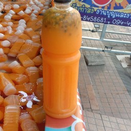 น้ำส้มคั้นสด by คุณบาส